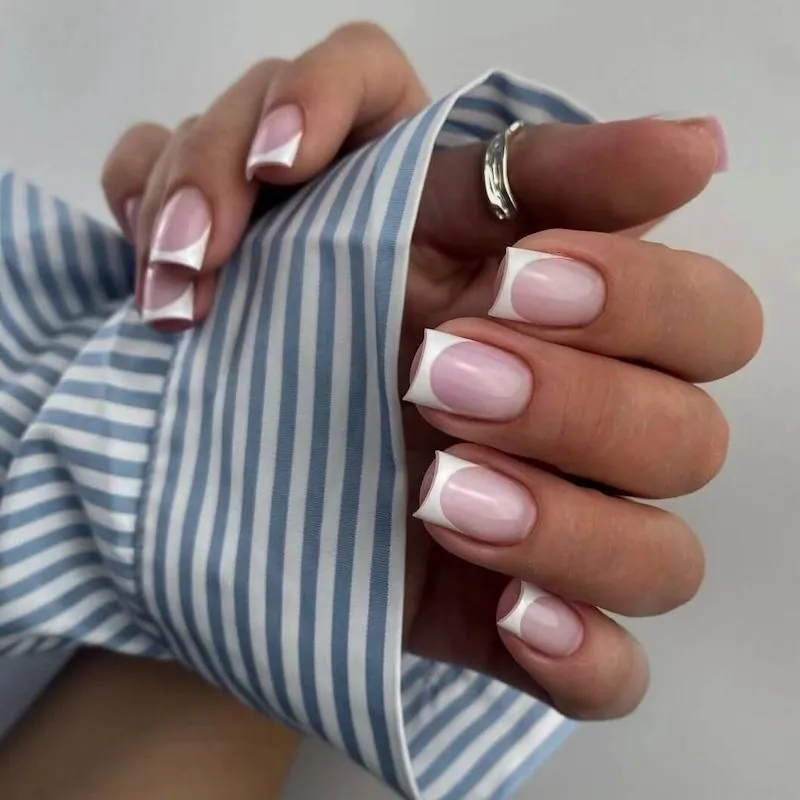 Diseño de uñas francés en Aventura FL