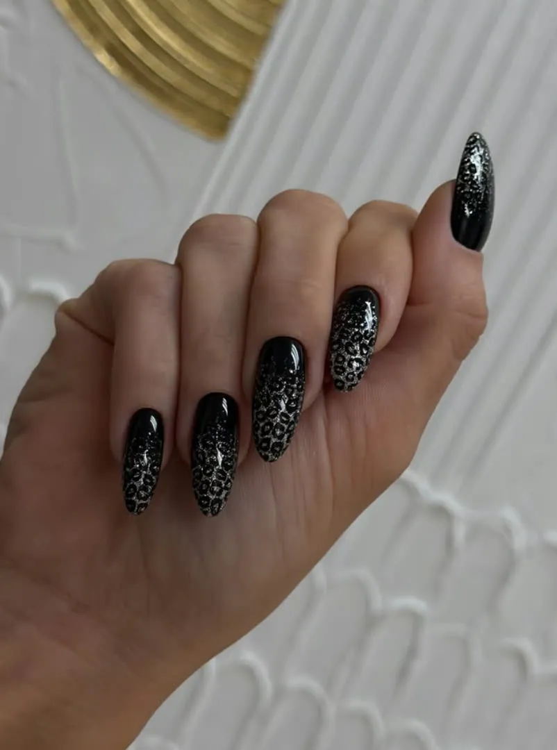 Detailed nail design - View Spa Aventura